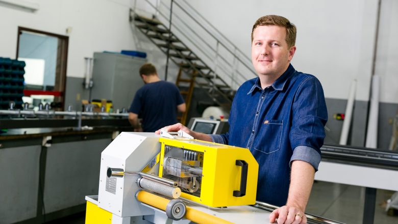 Em meio a pandemia, empresa lança primeira máquina de corte de papel de parede 100% brasileira