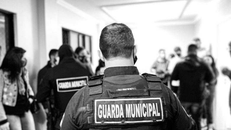 Coronavírus: Forças de segurança interrompem festa de casamento e evento em cobertura de prédio em SC