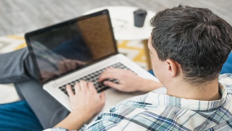 Oftalmologista analisa uso de celulares e computadores na quarentena