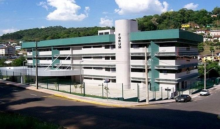 Estatal de SC é condenada em R$ 3 milhões por descumprir prazos e não entregar obras