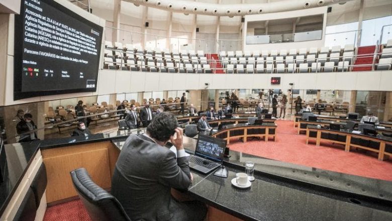 Alesc aprova proibição de reajuste de contas de água, luz e gás durante pandemia em SC