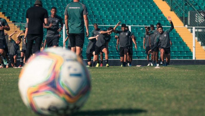 Figueirense prepara lista de dispensas que conta com aval de Elano