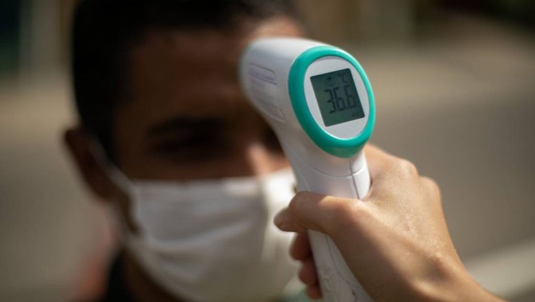 Vídeo que circula na internet dizendo que medição de temperatura é prejudicial ao cérebro, é fake news, explica neurocirurgiã