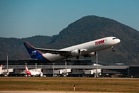 Nova rota de carga aérea internacional impulsiona a importação e exportação em Santa Catarina
