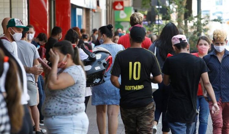 Eleitores de Santa Catarina irão às urnas em meio a novo pico de Covid-19