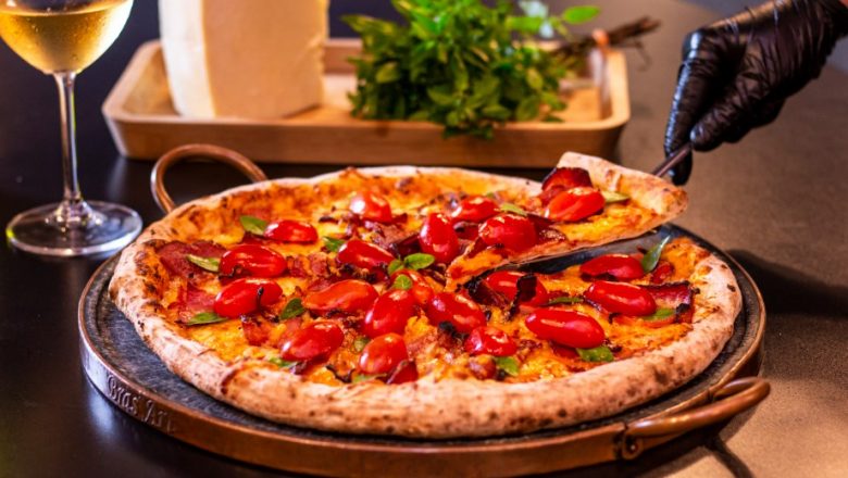 Uma viagem pela Itália em solo brasileiro: seguindo a autêntica receita italiana, pizzaria catarinense traz os sabores tradicionais feitos com massas artesanais de longa fermentação