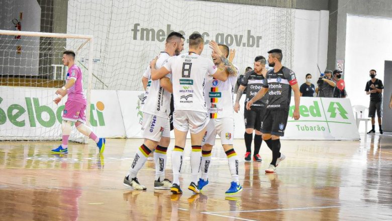 Blumenau Futsal vence Tubarão e se classifica para semifinal do Estadual