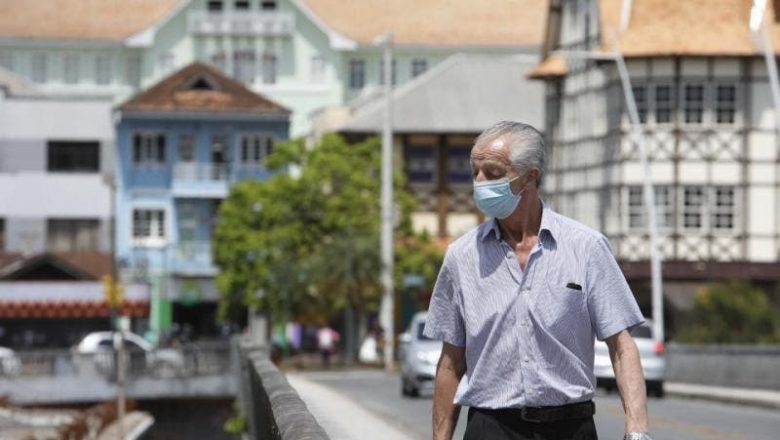 “Culpa das autoridades”, diz médico sobre 201 mortes por coronavírus e novo pico em Blumenau