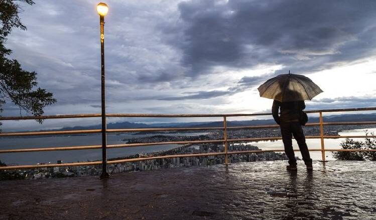 Frente fria favorece chuva acompanhada de temporais em várias regiões do estado nesta terça