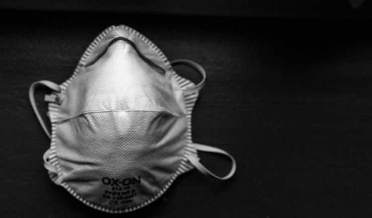 Mulher com Covid-19 fura isolamento e causa confusão em órgão público de Itajaí