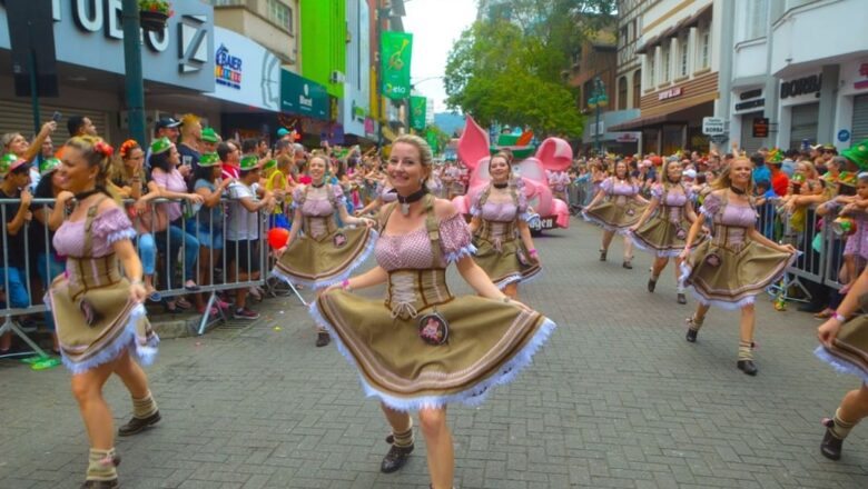 Eventos em alusão à Oktoberfest em Blumenau e região resgatam clima da festa