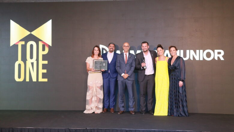 Almeida Junior leva o Top One da premiação Top de Marketing 2021 da ADVB/SC