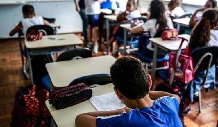 Escolas de SC terão aprovação automática nos anos iniciais em 2021