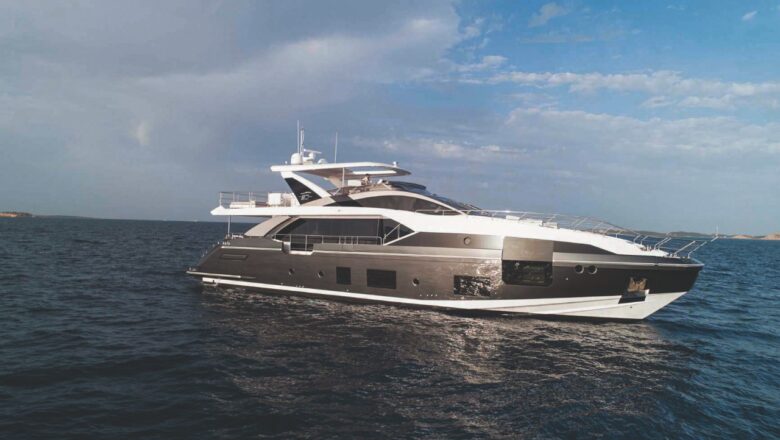 Iates de luxo fabricados em SC estão em exposição no Miami International Boat Show