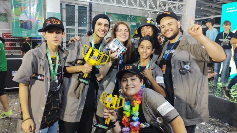 Estudantes de Blumenau participam do Festival SESI de Robótica em São Paulo