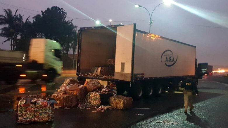 PRF apreende cerca de 90 milhões de reais em cocaína na BR 101 em Joinville