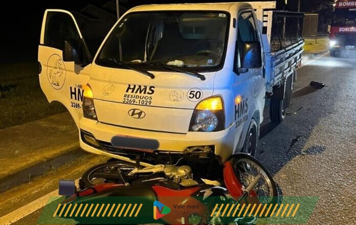 Homem morre em acidente entre moto e caminhão em Rio dos Cedros