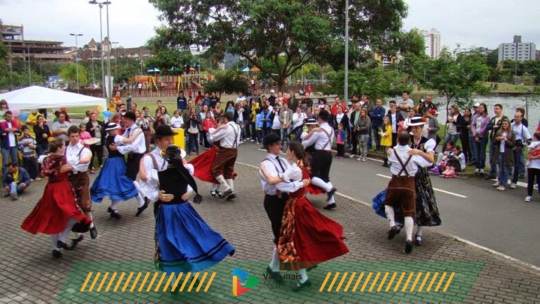 Grupo Folclórico Badenfurt se apresenta na Rota de Lazer, em Blumenau, neste domingo