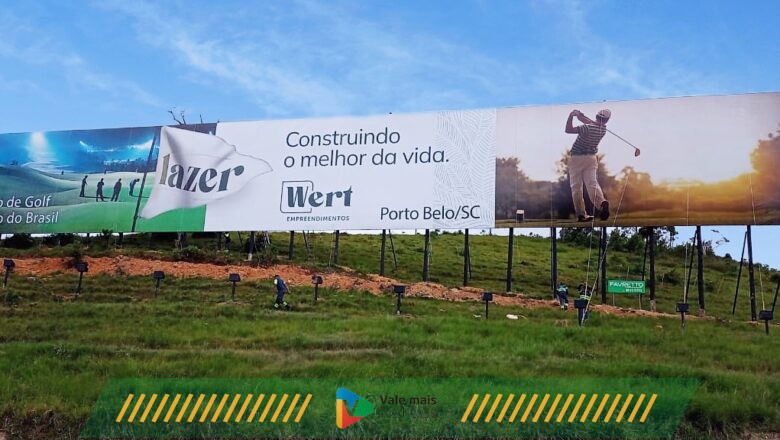 Mega-painéis chamam a atenção em rodovias catarinenses
