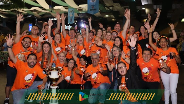 Gincaneiros e grupos de Stammtisch marcam presença em noite especial para convidados na Oktoberfest