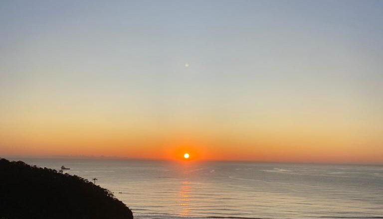 Praia Brava além do mar: paisagens exuberantes e serviços exclusivos durante o verão