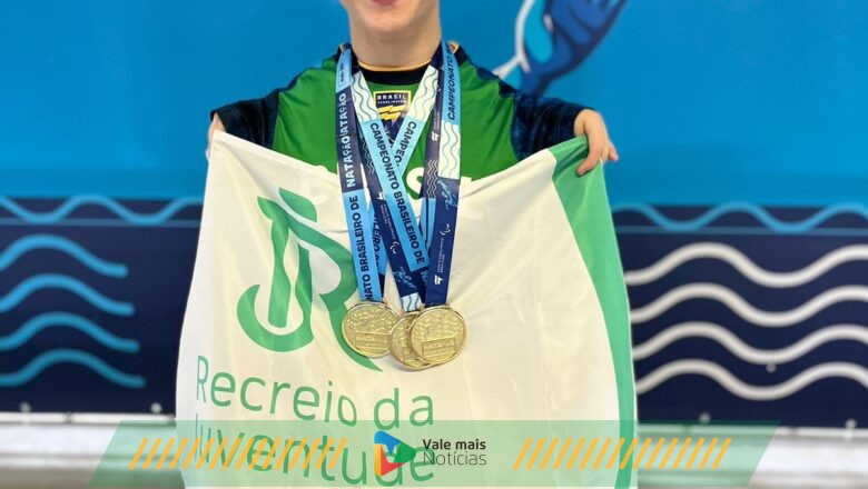 Larissa Rodrigues conquista três ouros no Brasileiro de Natação Paralímpica sub-20
