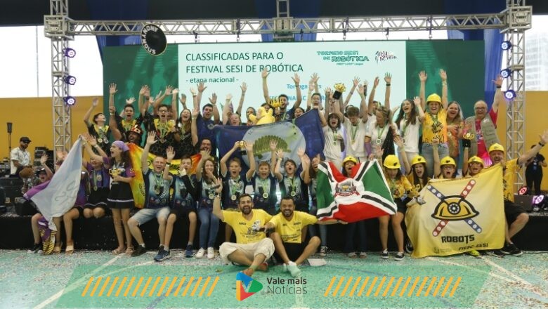 <strong>Estudantes de Blumenau disputam o Festival SESI de Robótica em Brasília</strong>