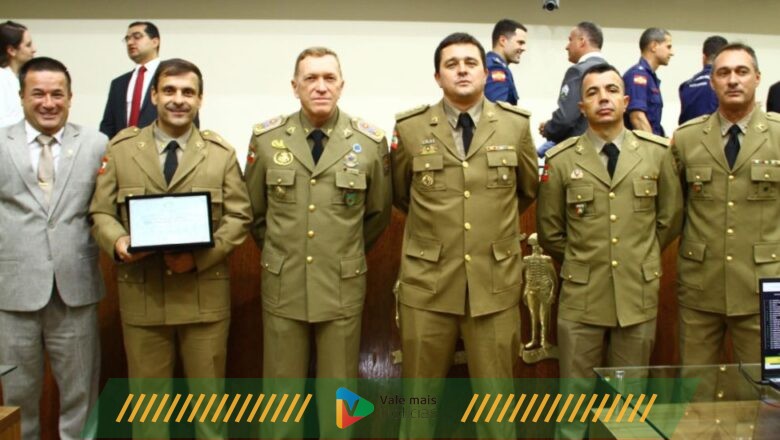 ALÉM DE APROVAR “FRENTE PELA VIDA”, DIÁCONO RICARDO HOMENAGEIA MILITARES