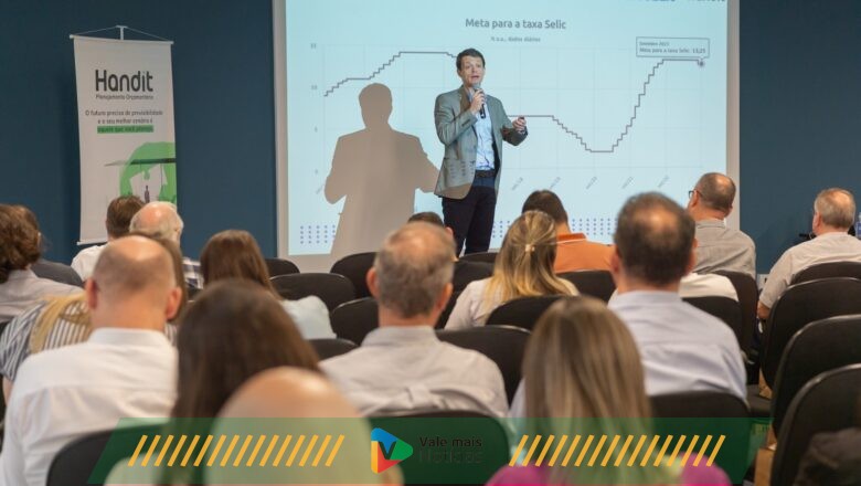 Colunista do Valor Econômico fala sobre o cenário econômico brasileiro e as perspectivas de futuro em Blumenau