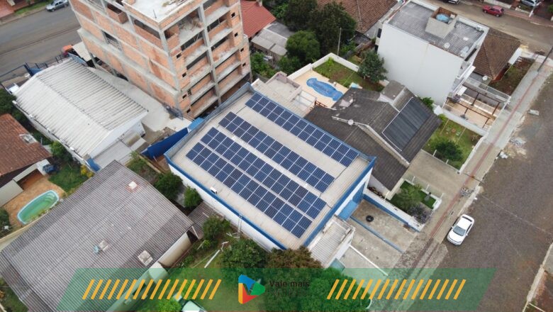 Empresa instala usina fotovoltaica e abastece suas 5 unidades localizadas no sul do país