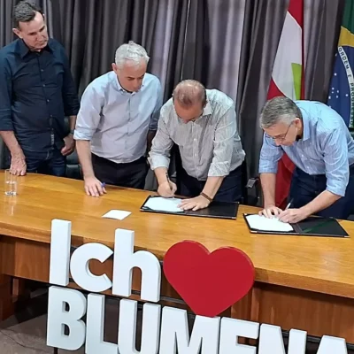 Convênio de R$ 61 milhões é assinado entre prefeitura de Blumenau e BRDE para mobilidade urbana e macrodrenagem
