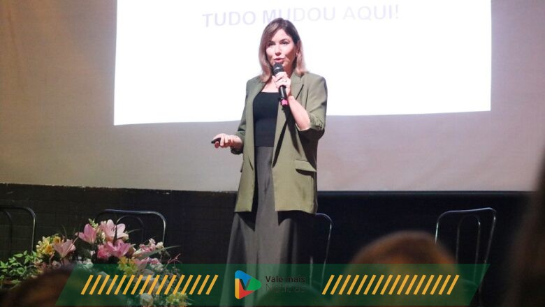 Camila Renaux, durante o Jovem Digital, enfatizou a importância de ser conhecido no seu segmento