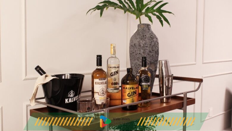 Como montar um bar em casa: bebidas e ingredientes indicados para fazer seus drinks