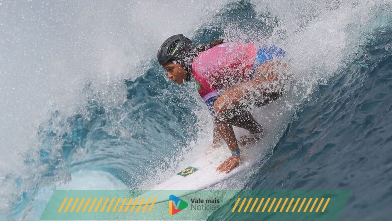 Catarinense Tainá Hinckel se classifica para oitavas de final no surfe em Paris-2024