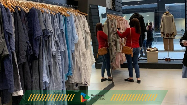 Marca italiana faz bazar de roupas em Blumenau