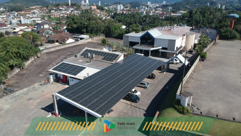 Garagem que gera energia: conheça o carport solar
