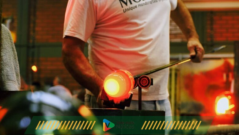 Mozart mantém tradição milenar na fabricação de cristais e traz experiência imersiva ao consumidor, em Blumenau (SC)