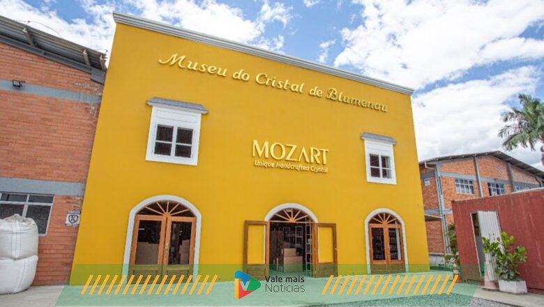 Dia do Professor: docente tem entrada gratuita em tour pelo Museu do Cristal até dia 15 de outubro