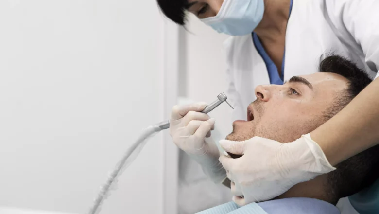 Entenda a importância de fazer a limpeza dentária a cada 6 meses