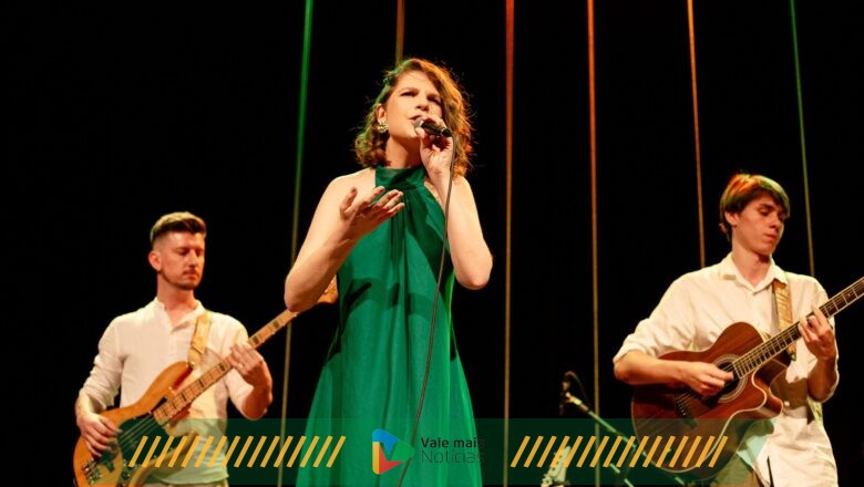 Show “O Canto da Intenção” leva brasilidade, fé e acessibilidade ao teatro de Balneário Camboriú