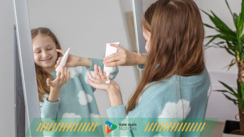Skincare de adulto em crianças: dermatologista alerta para riscos à saúde e ao desenvolvimento