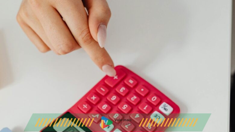 63% dos brasileiros apontam parcelamento como uma forma de quitar dívidas, mostra Serasa