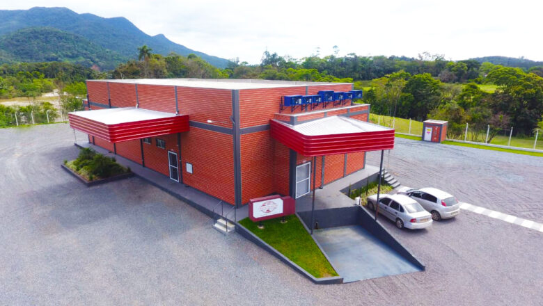 Von der Warnow é o primeiro frigorífico de Indaial a conquistar a certificação SISBI e passará a levar a Linguiça Blumenau para todo o Brasil