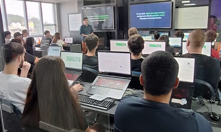 Evento gratuito da Blusoft/Acate vai aproximar empresas de Indaial do Entra21