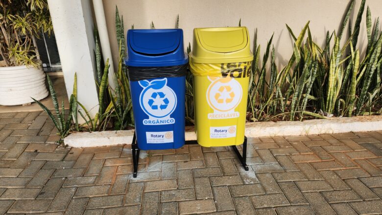 Rotary Club de Indaial Águas do Vale entrega 40 lixeiras para espaços públicos de Indaial durante a campanha municipal do Junho Verde.