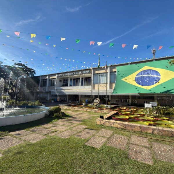 Praça da Prefeitura terá transmissão em telão do jogo do Brasil nesta sexta-feira (19)