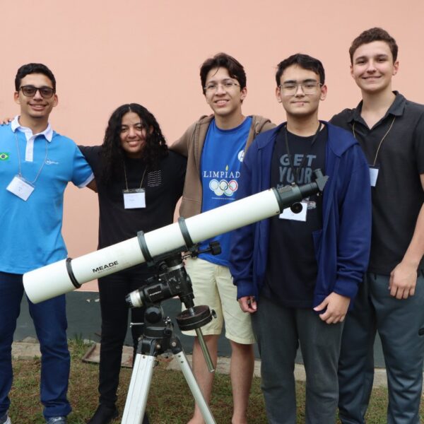 Cinco estudantes representam o Brasil na Olimpíada Internacional de Astronomia e Astrofísica no Vietnã
