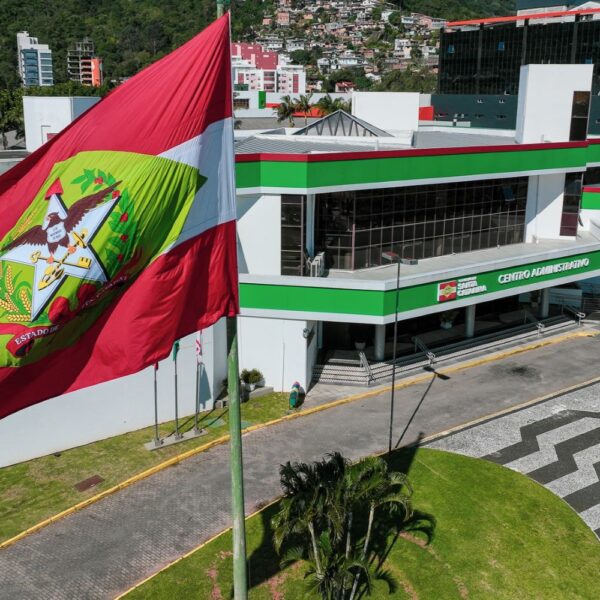 Concurso para Auditor Estadual de Finanças Públicas de SC tem edital publicado com 50 vagas e remuneração de R$ 25.337,61