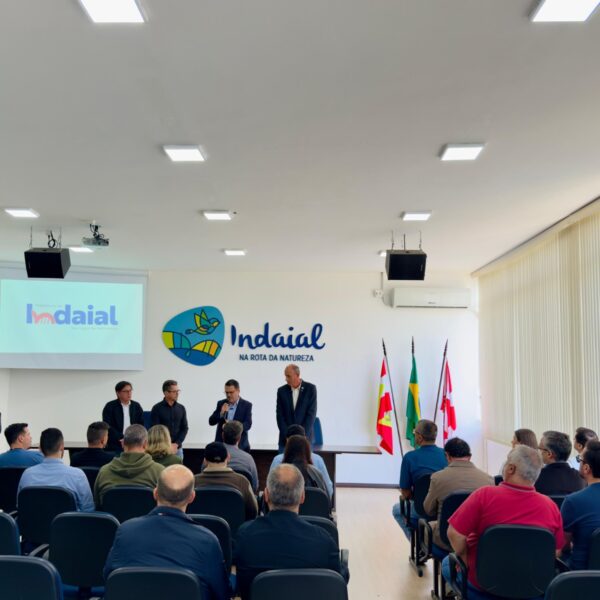 CASAN assina ordens de serviço para obras de Água e Esgoto em Indaial