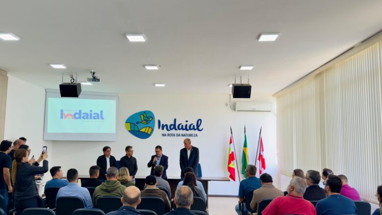 CASAN assina ordens de serviço para obras de Água e Esgoto em Indaial